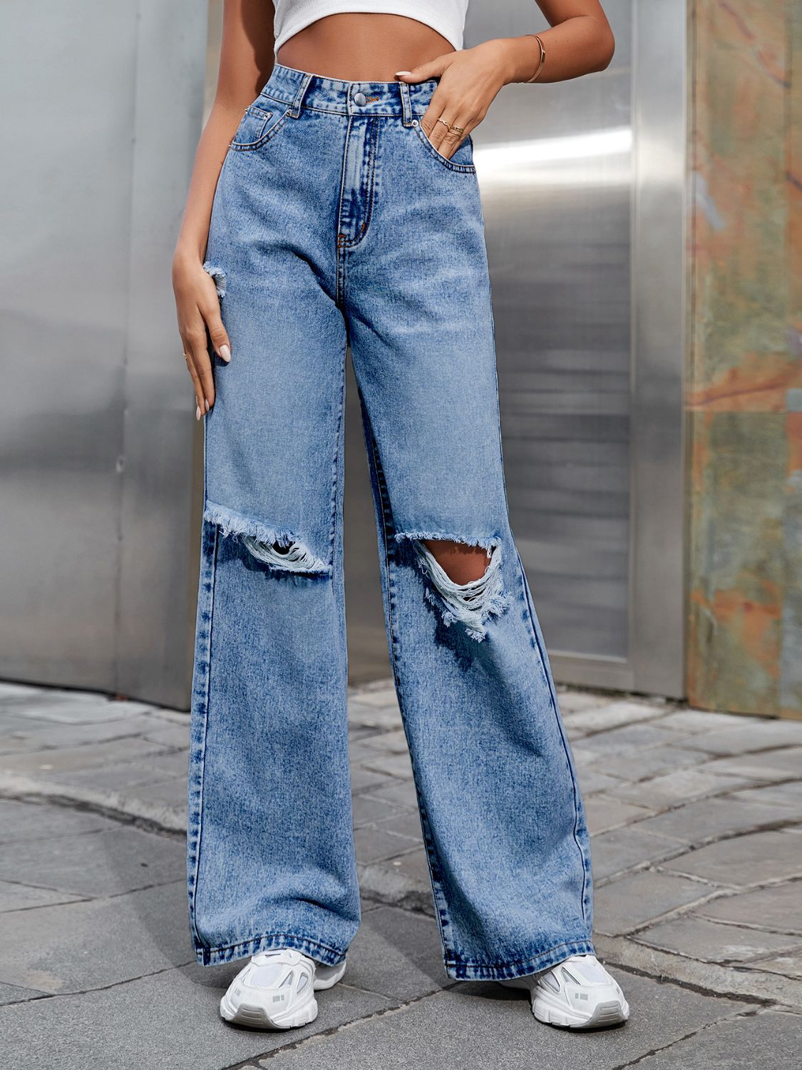 Distressed Wide Leg Jeans with Pockets